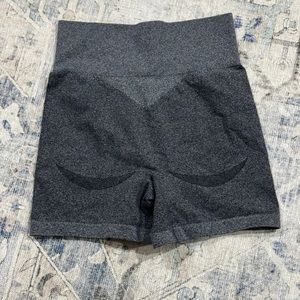 NVGTN contouring shorts